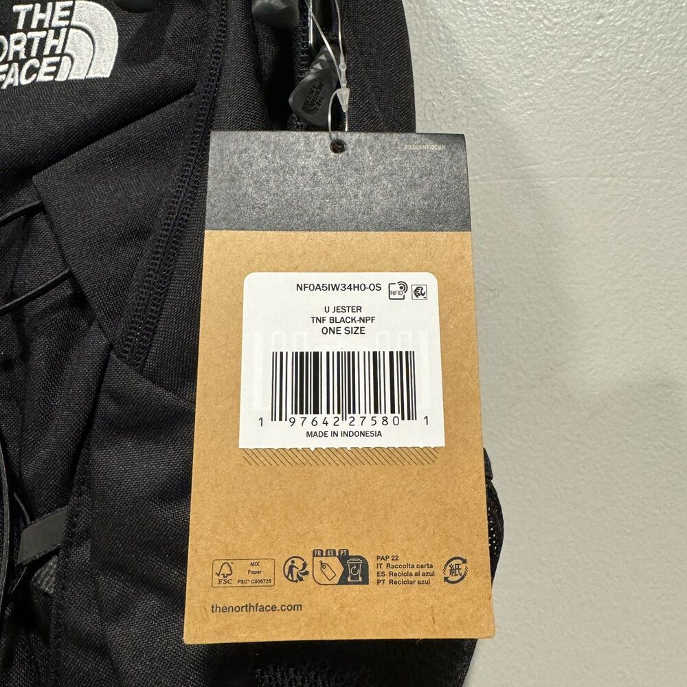 NWT North Face Jester Backpack Black FlexVent Laptop School Travel Daypack Hike - Picture 2 of 11